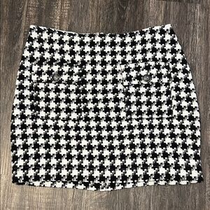 Classic Black and White Houndstooth Skirt